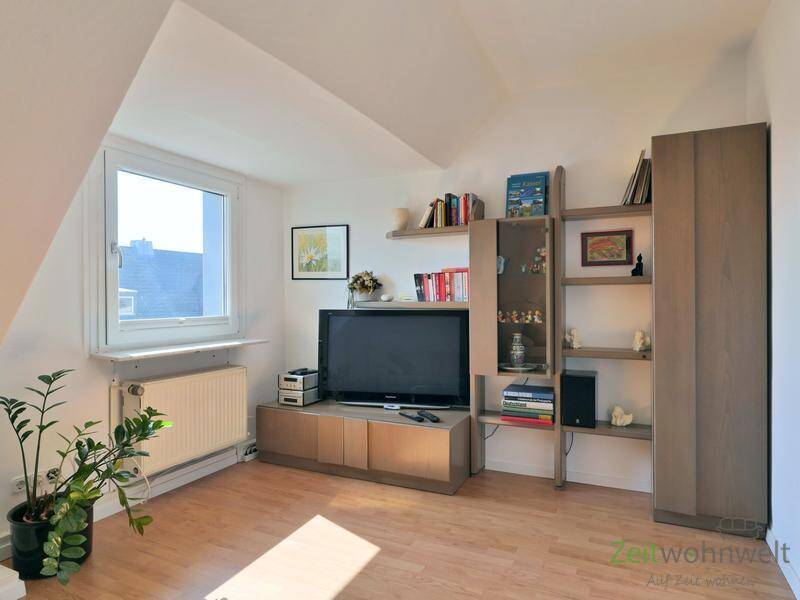 (EF1225_M) Kassel-Stadt: Fasanenhof, preiswerte möblierte Dachwohnung in einem ruhigen Haus mit Garten, 34125 Kassel
