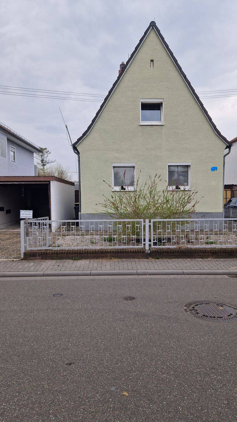 1 Familienhaus mit großem Grundstück und Einbauküche sowie 2 Garagen !, 67071 Ludwigshafen am Rhein (Oggersheim Ruchheim)