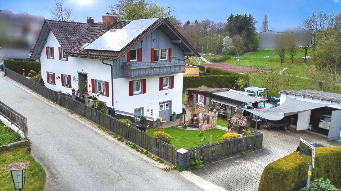 Pool gefällig? Zweifamilienhaus mit 3 Garagen, PV-Anlage, tollem Garten und Outdoorbereich – Passau/Heining, 94036 Passau (Abraham Haidenhof-Nord Haidenhof-Süd Heining Kohlbruck)