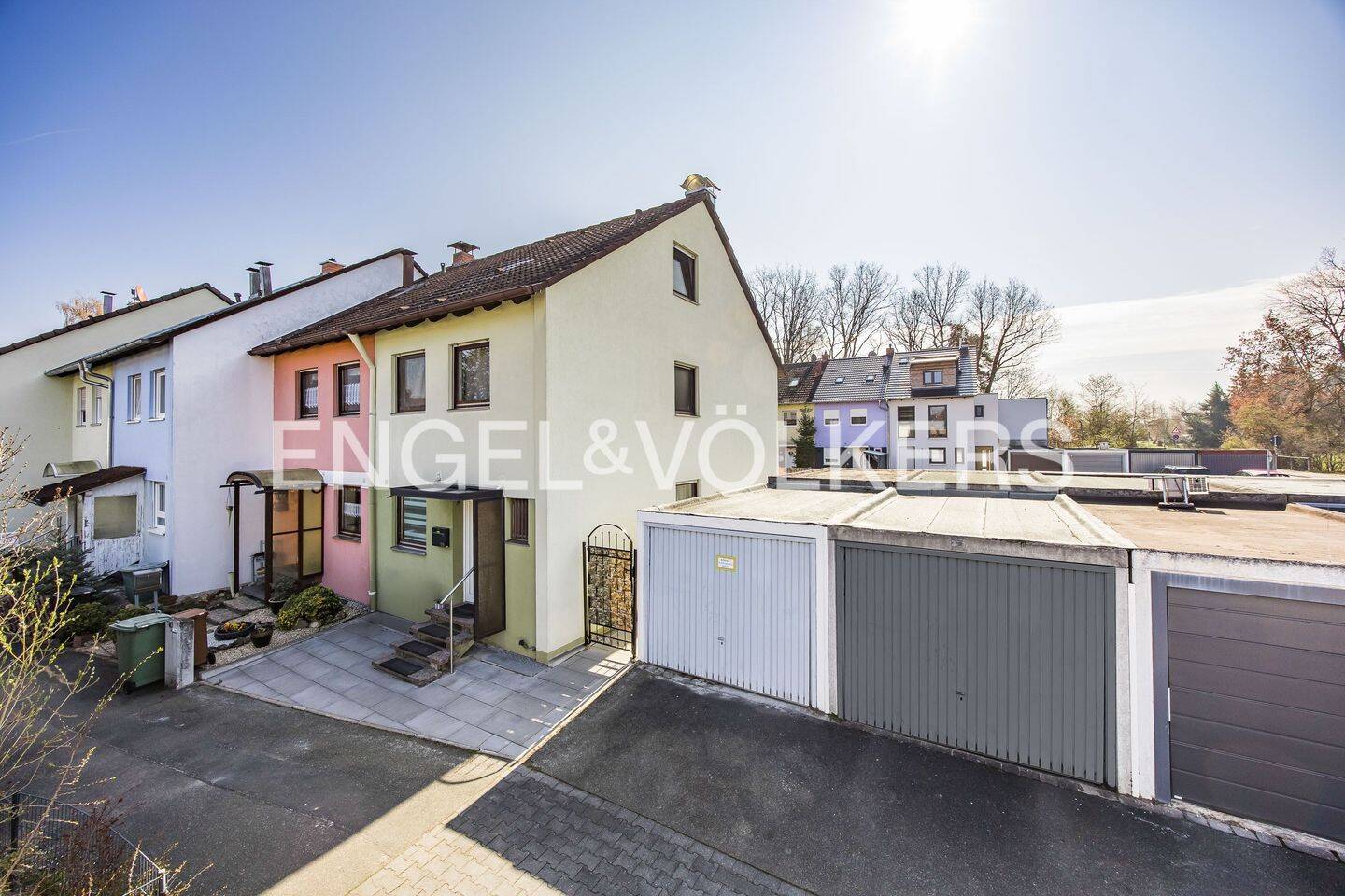Ruhig gelegenes Reiheneckhaus mit Südgarten und Garage direkt am Haus, 91126 Kammerstein