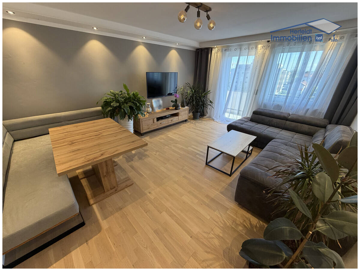 Ganz oben über den Dächern: Stilvoll renovierte 3-Zimmer-ETW mit Südbalkon & Stellplatz – bezugsfrei, 86916 Kaufering
