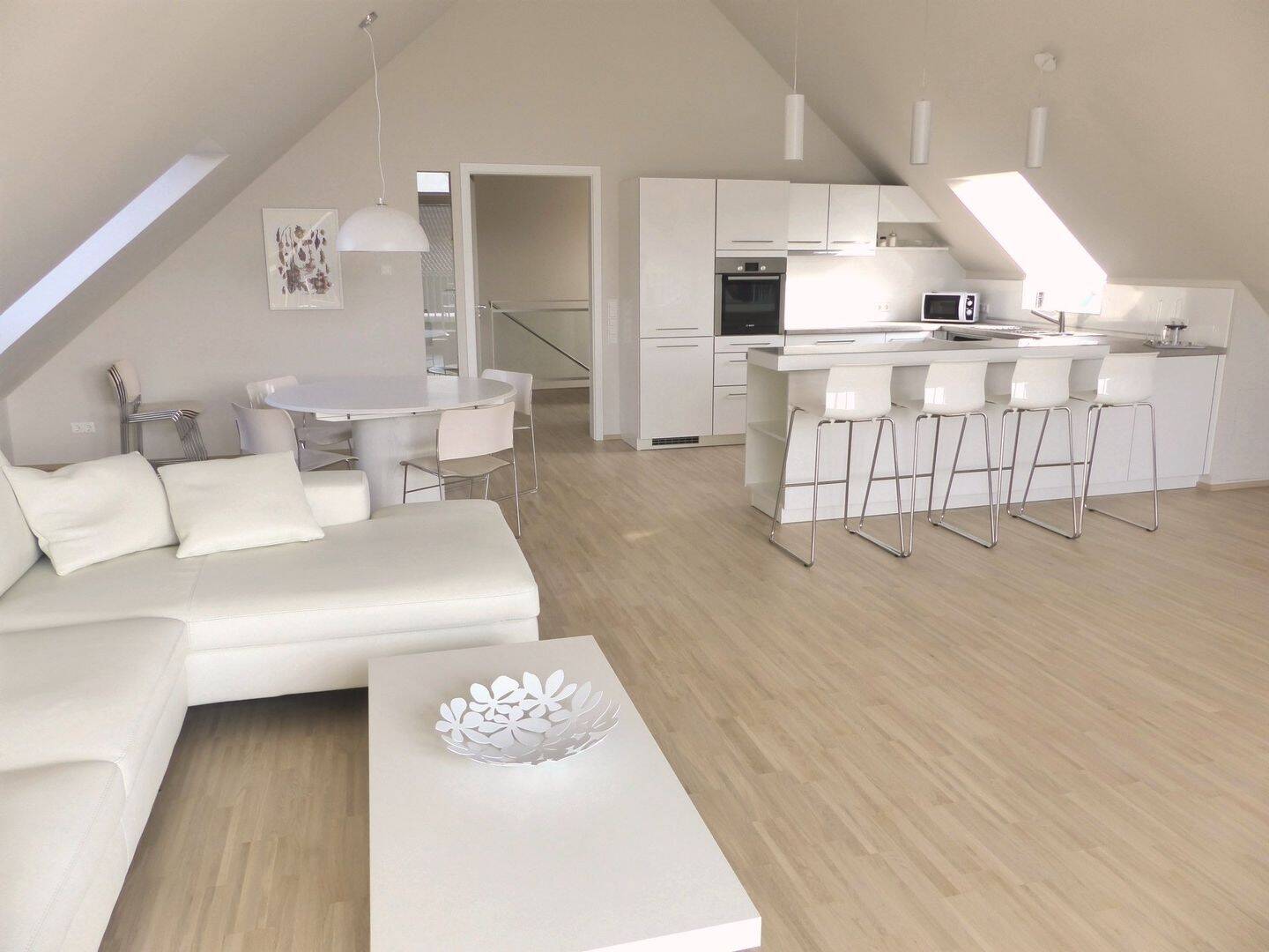 MODERN UND LICHTDURCHFLUTET – 3,5-Zimmer-DG-Whg. in S-Plieningen, eigener Zugang – 3327, 70599 Stuttgart