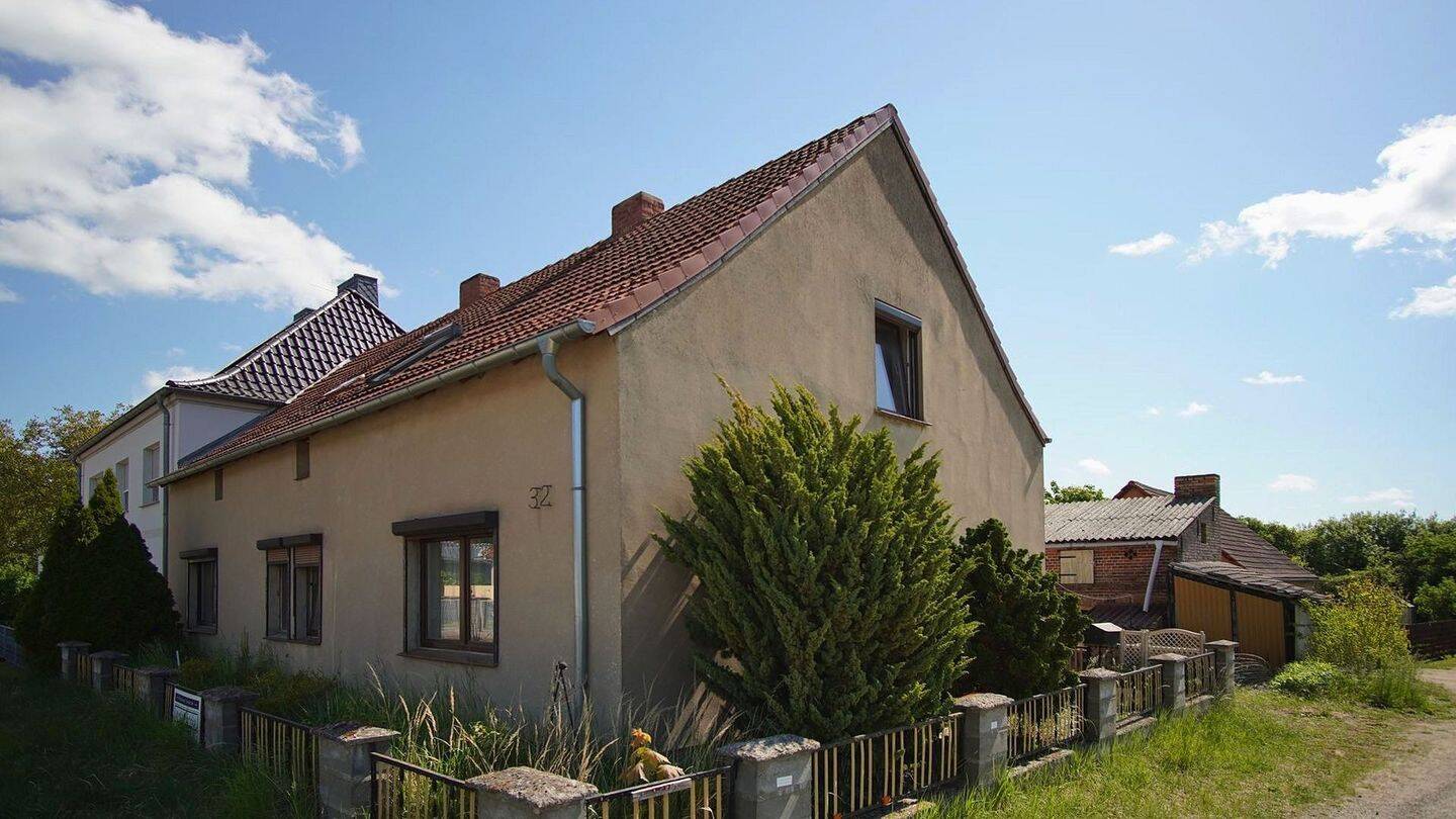 Schönes großes Einfamilienhaus mit Dachterrasse und viel Potential in idyllisch Lage von Hohensaaten, 16248 Hohenfinow