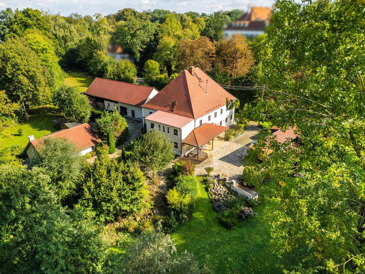 Einmalig, prov.frei ! Wohn-/lifestyle Anwesen, 3 WE, ca. 480m² Wfl., 800m² Lagerfl., 7000 m² Grund, 82281 Egenhofen