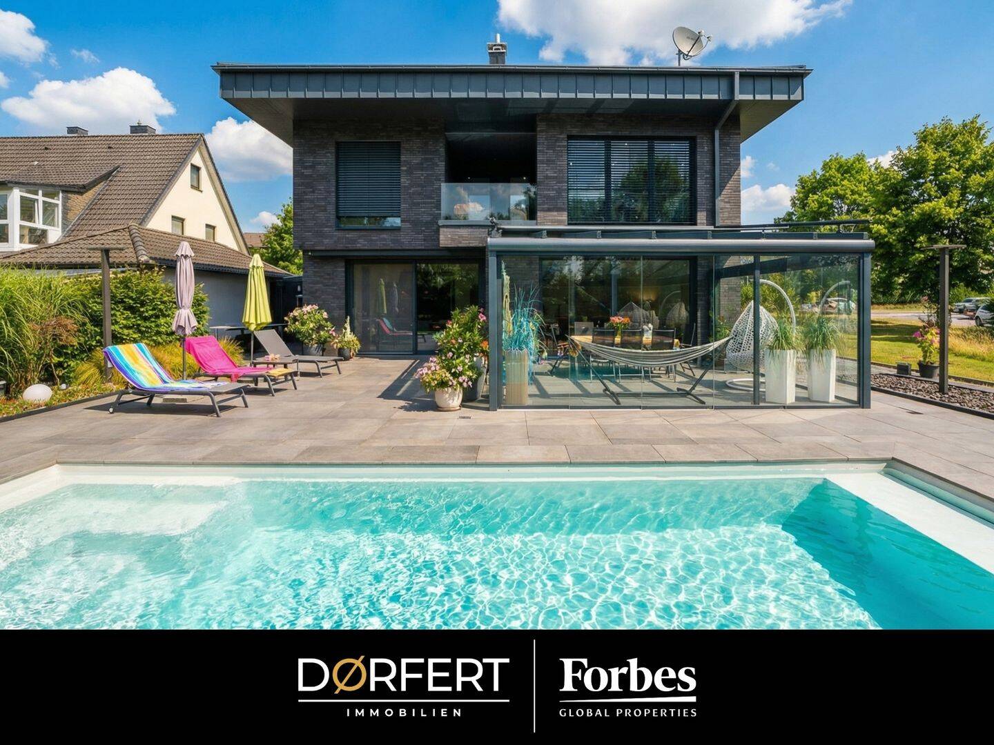 Zeitlose Stadtvilla mit Pool, Wintergarten & Premium-Ausstattung, 32051 Herford