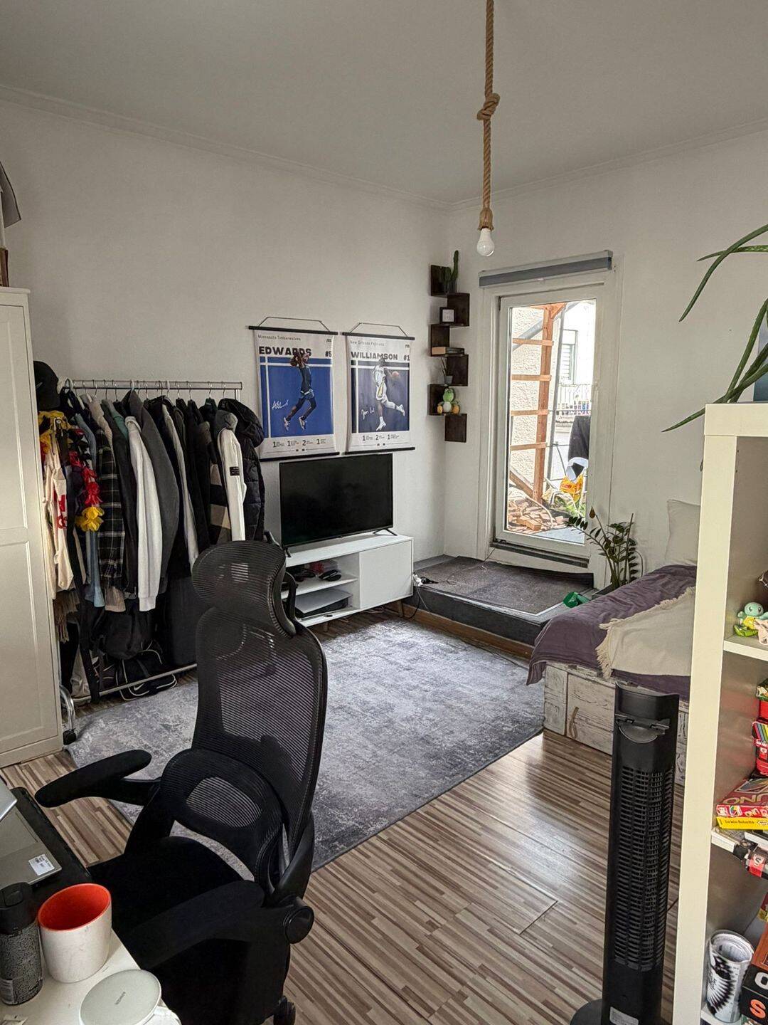 Gemütliches 17qm WG Zimmer in super Lage + Anliegende Terrasse, 70190 Stuttgart (Mitte Ost)