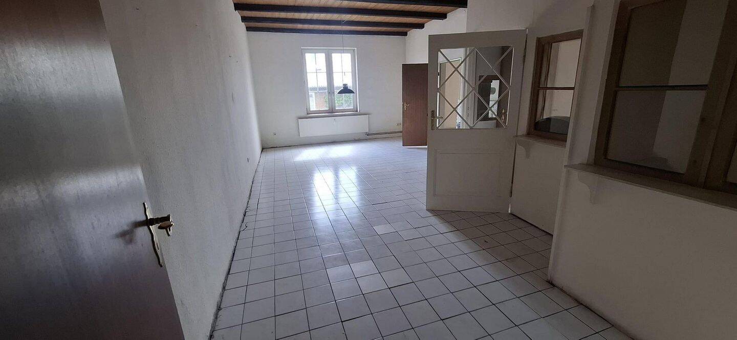 6-Zimmer-Maisonette mit Dachterrasse für Selbstgestalter in Siebenbäumen, 23847 Bliestorf