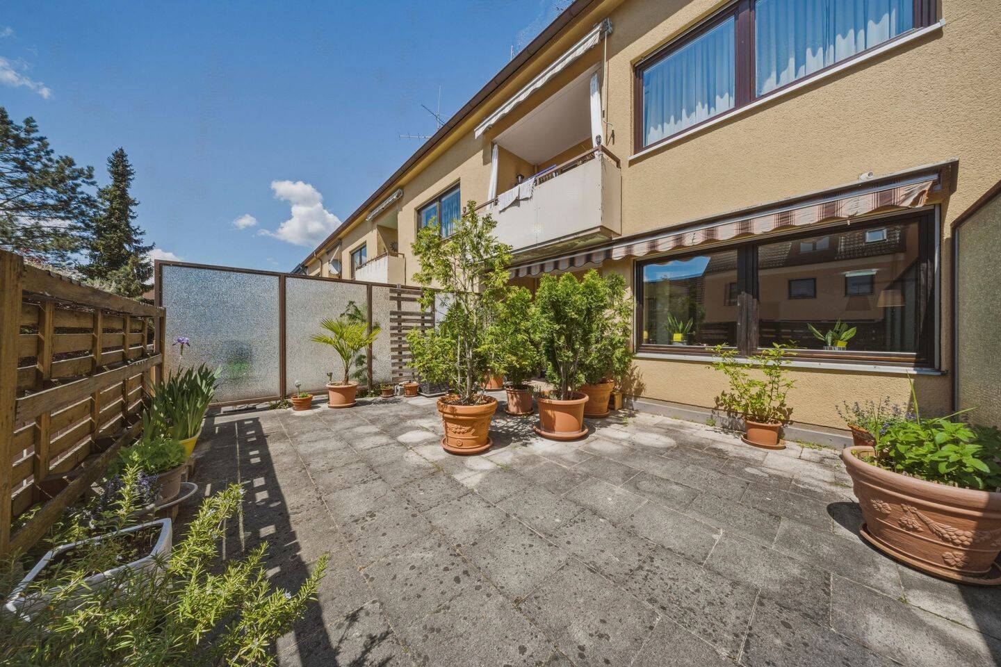 Leben im Herzen Göggingens: 4ZKB-Wohnung in Top-Lage | inkl. Stellpl. | Süd-Terrasse | WG geeignet, 86199 Augsburg (Bergheim Göggingen Haunstetten Inningen)