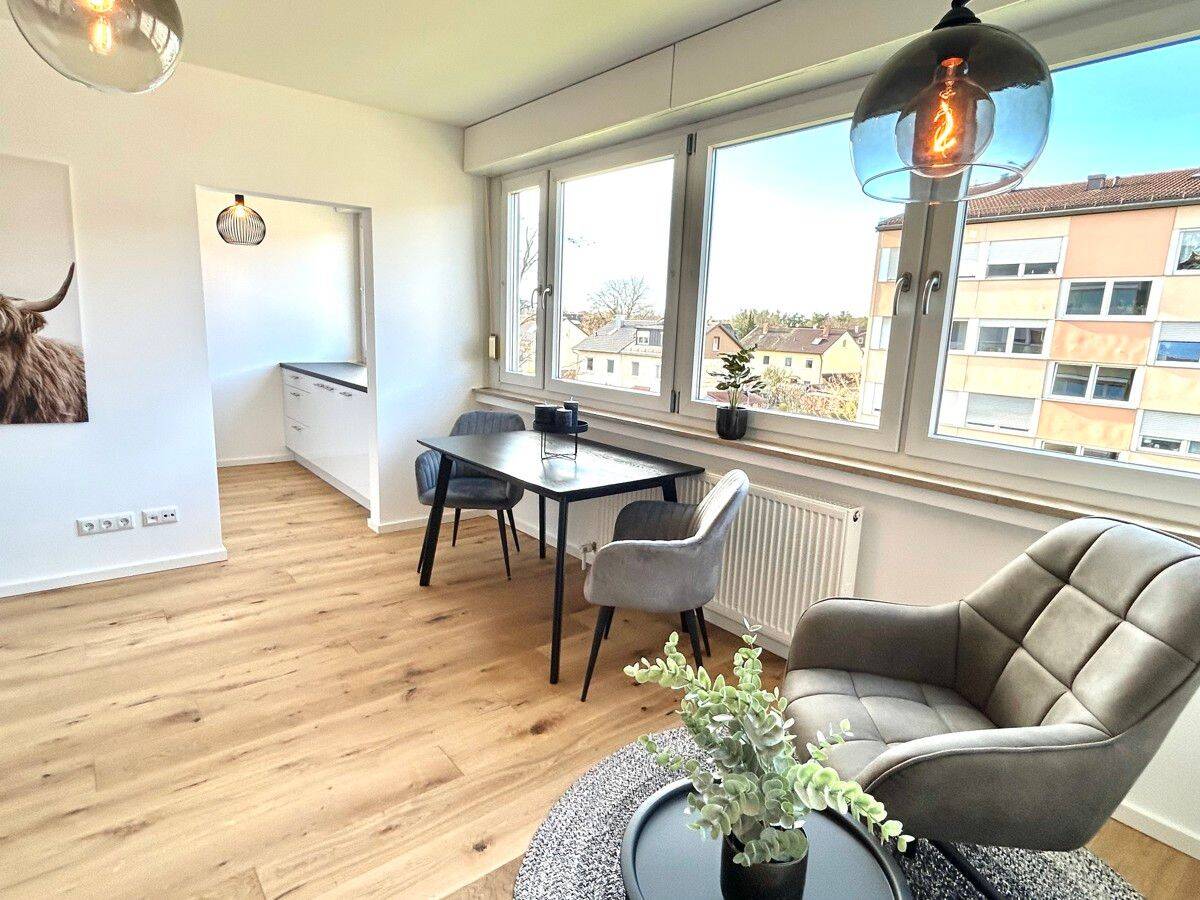 Noch vermietetes – lichtdurchflutetes Apartment in Garching – frisch saniert mit Stellplatz, 85748 Garching b. München