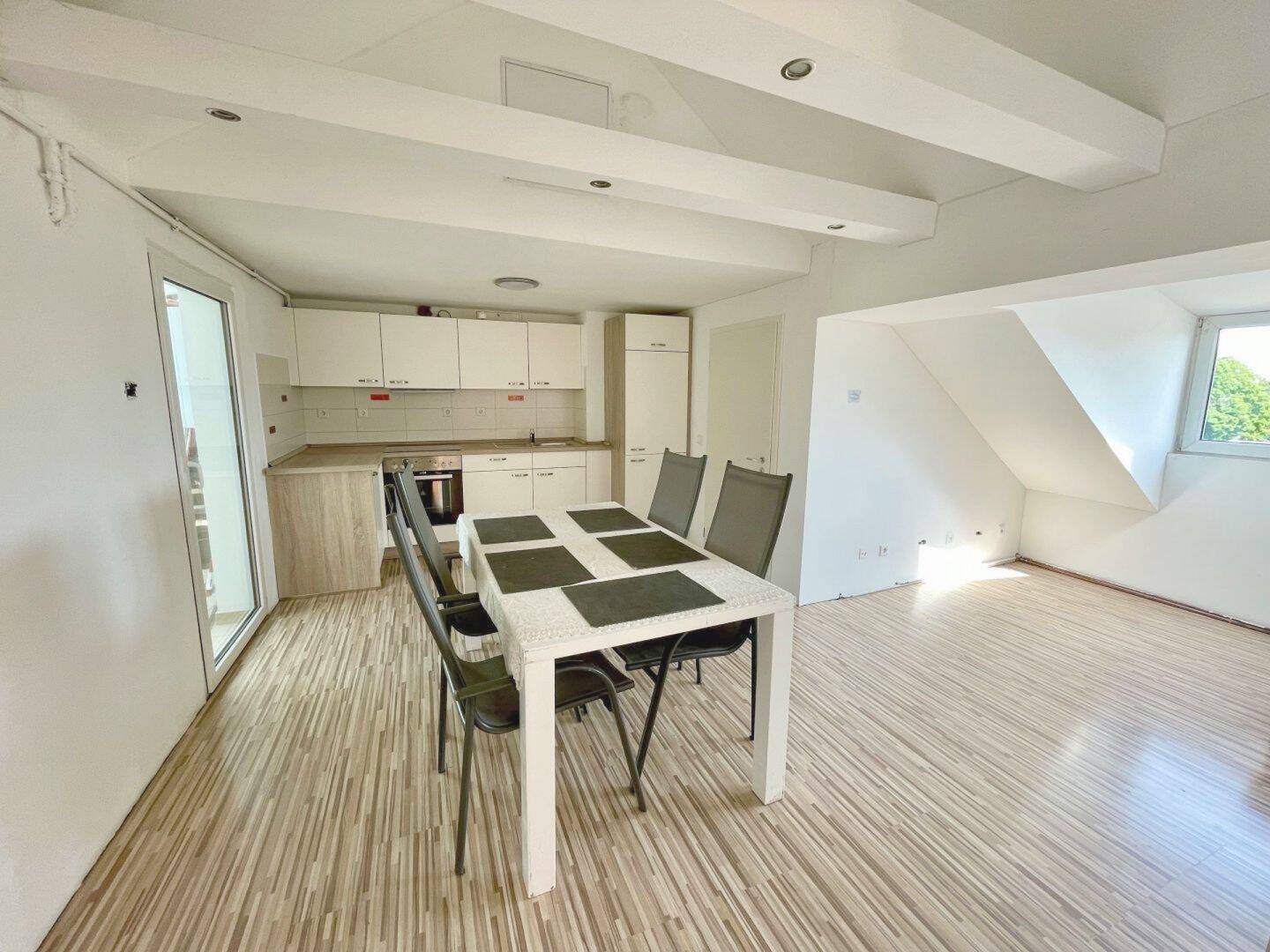 Dachboden zum Ausbau einer 3-Zimmer-Eigentumswohnung in Nürnberg-Gostenhof, 90429 Nürnberg