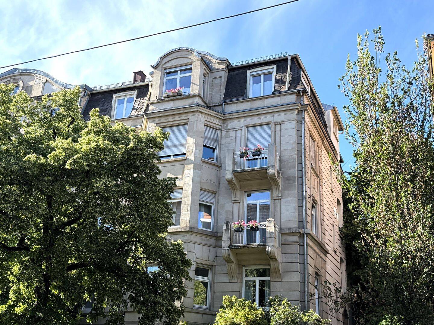 Zeitgemäßes Wohnen mit historischem Flair: 4-Zimmer-Wohnung im 1. OG mit Küchenzeile & 2 Balkone., 75177 Pforzheim (Katharinenthalerhof Eutingen Nordstadt Nordweststadt Oststadt)