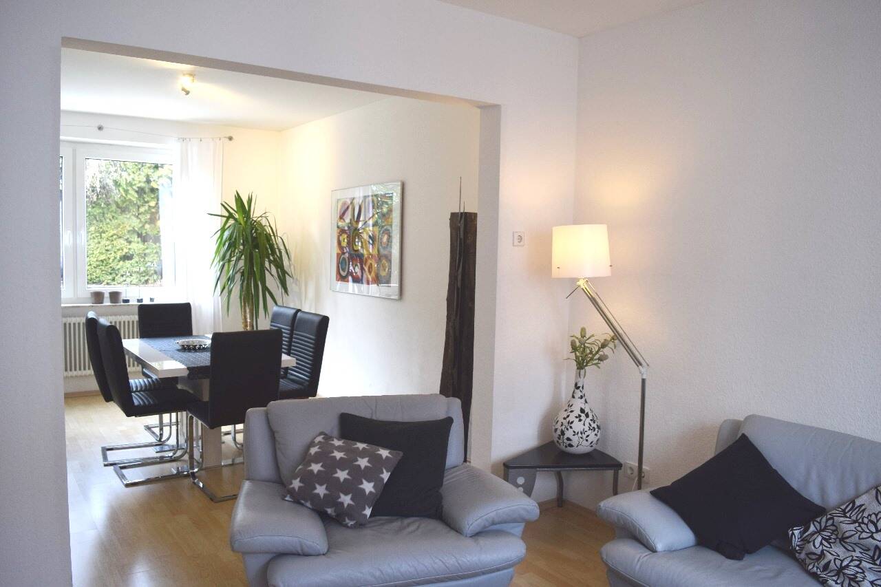 GROßZÜGIGES EFH – gepflegter Garten und Terrasse in S-Bad-Cannstatt,  Waschmaschine, Trockner – 4014, 70376 Stuttgart (Bad Cannstatt Burgholzhof Münster Zuffenhausen)