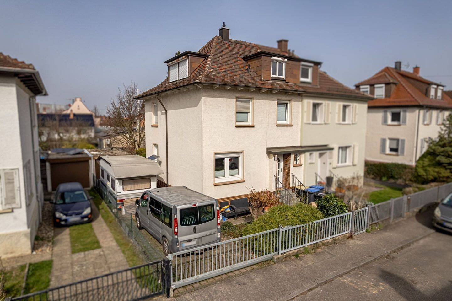 Familienfreundliche Doppelhaushälfte in Heilbronn mit Garten, Garage und 5 Zimmern, 74074 Heilbronn (Heilbronn Sontheim)
