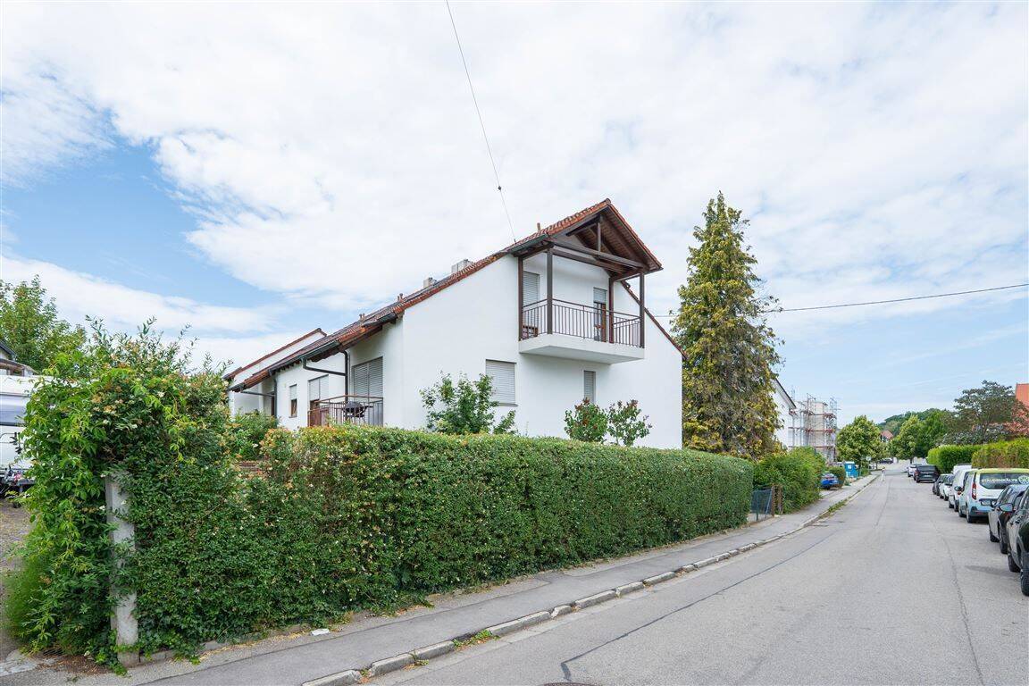 Gepflegte 3-Zimmer-Dachgeschosswohnung mit zwei Bädern, Balkon und Tiefgaragenstellplatz, 86441 Zusmarshausen