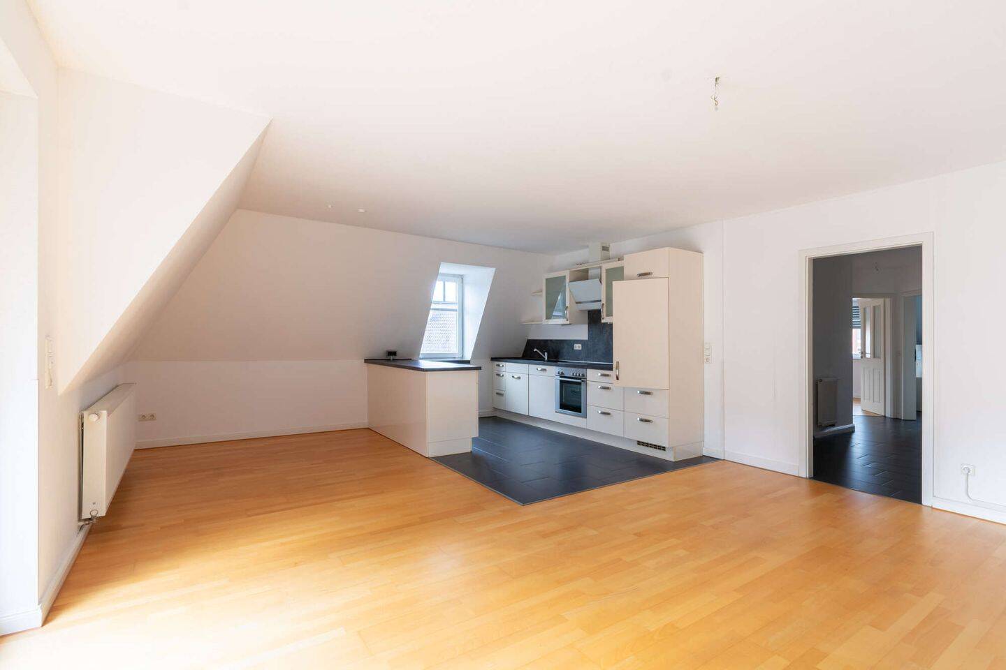 Exklusive 3-Zimmer-Obergeschosswohnung mit sonnigem Südbalkon und Carport, Obj. 10136 – 26160 Bad Zwischenahn – Vorschaubild 9
