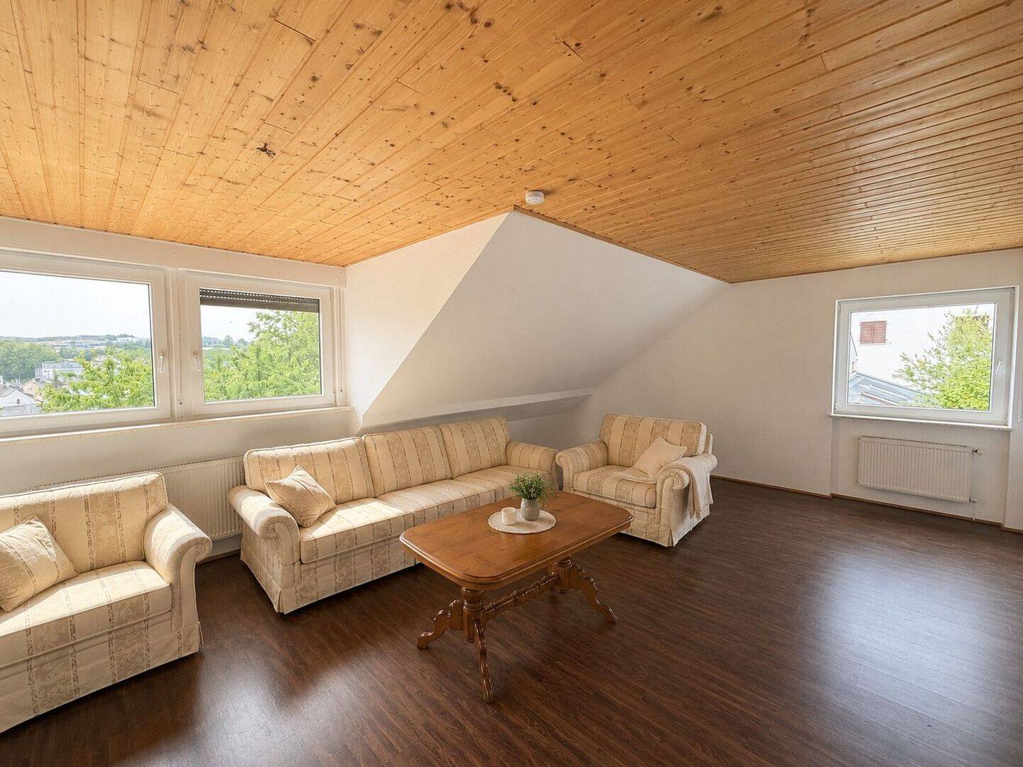 Großzügige Dachgeschosswohnung mit Balkon und EBK in Nastätten, 56355 Bettendorf