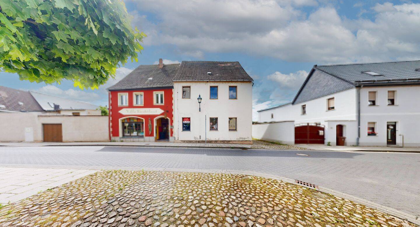 Teilsaniertes Stadthaus im Herzen von Barby: Innenhof, Garage & Ausbaureserve mit viel Potenzial, 39249 Barby