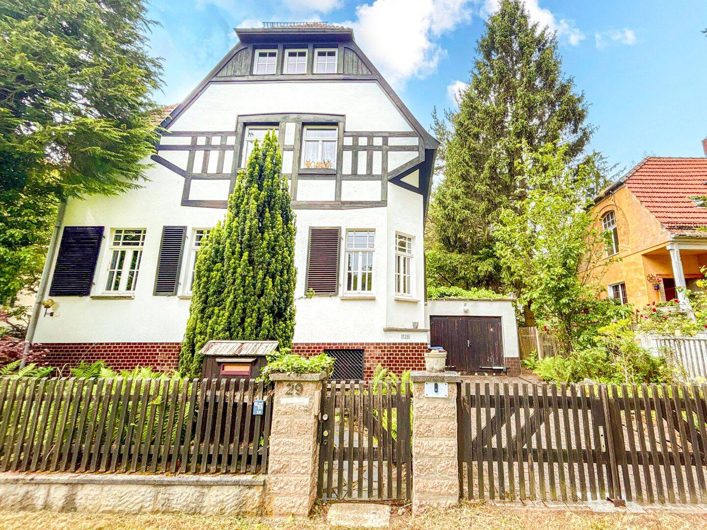 Idyllisches Villen-Juwel in der Belvederer Allee: Historischer Charme trifft auf erstklassige Lage am Ilmpark, 99425 Weimar