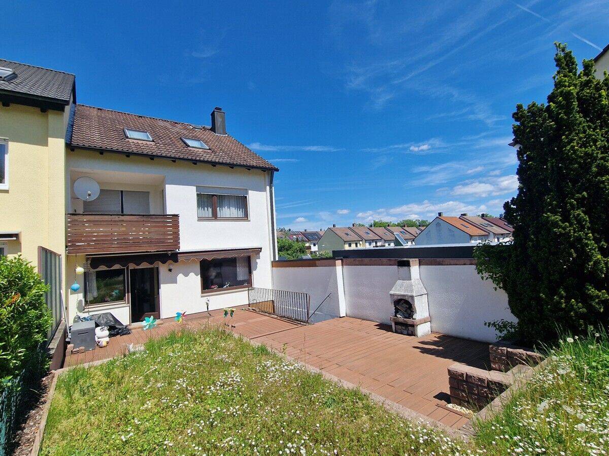 St.-Georgen – Schöne Aussicht DHH mit Potenzial Mehr Platz als üblich + Kurzfristig beziehbar, 95448 Bayreuth