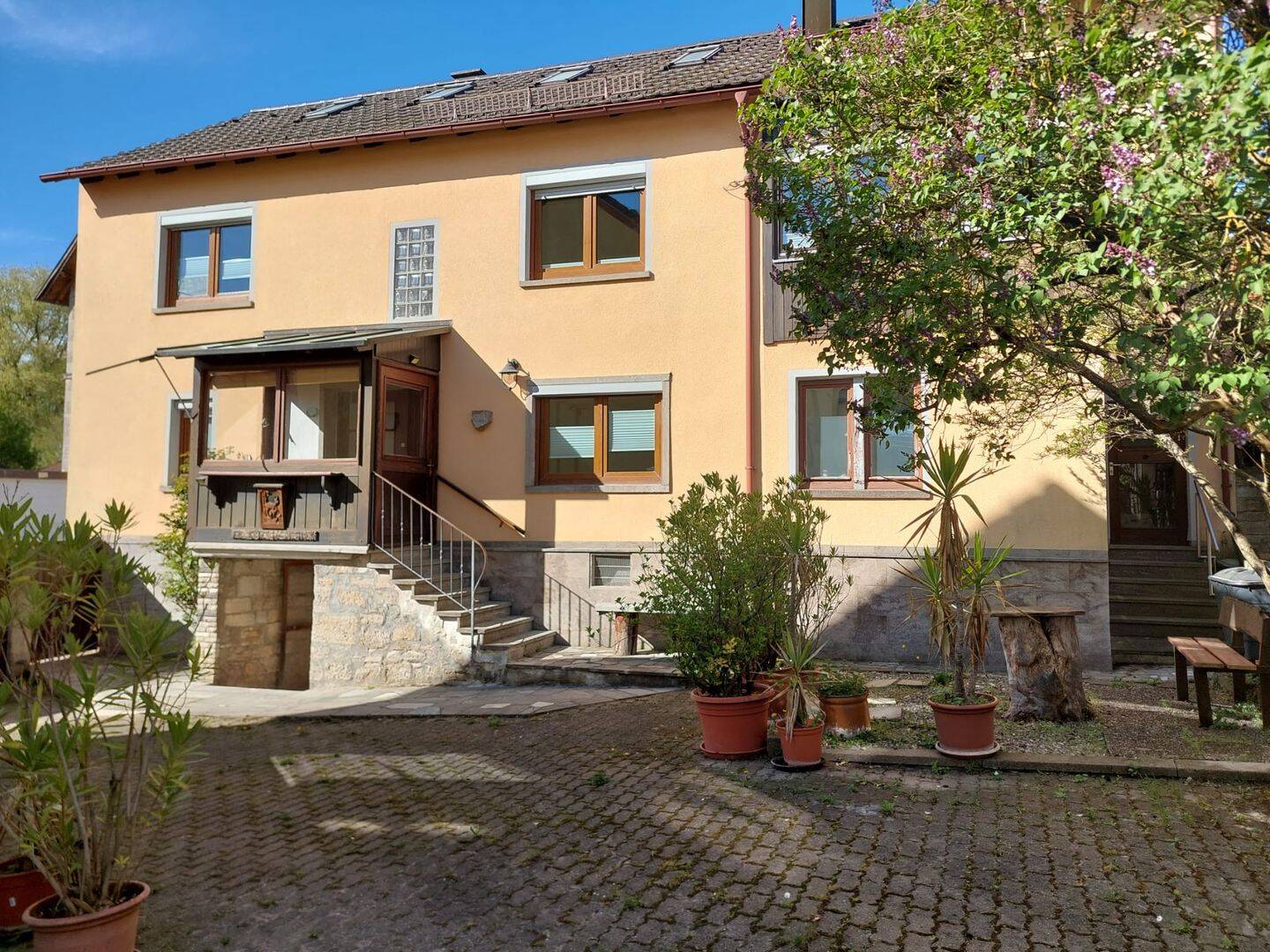 Priv. * Sofortbezug: Landhaus mit gr. Scheune ideal für Energieselbstversorger, Handwerker, Homeoffice u. Wohlfühlgarten, Nähe Kist, Würzburg, 97271 Kleinrinderfeld