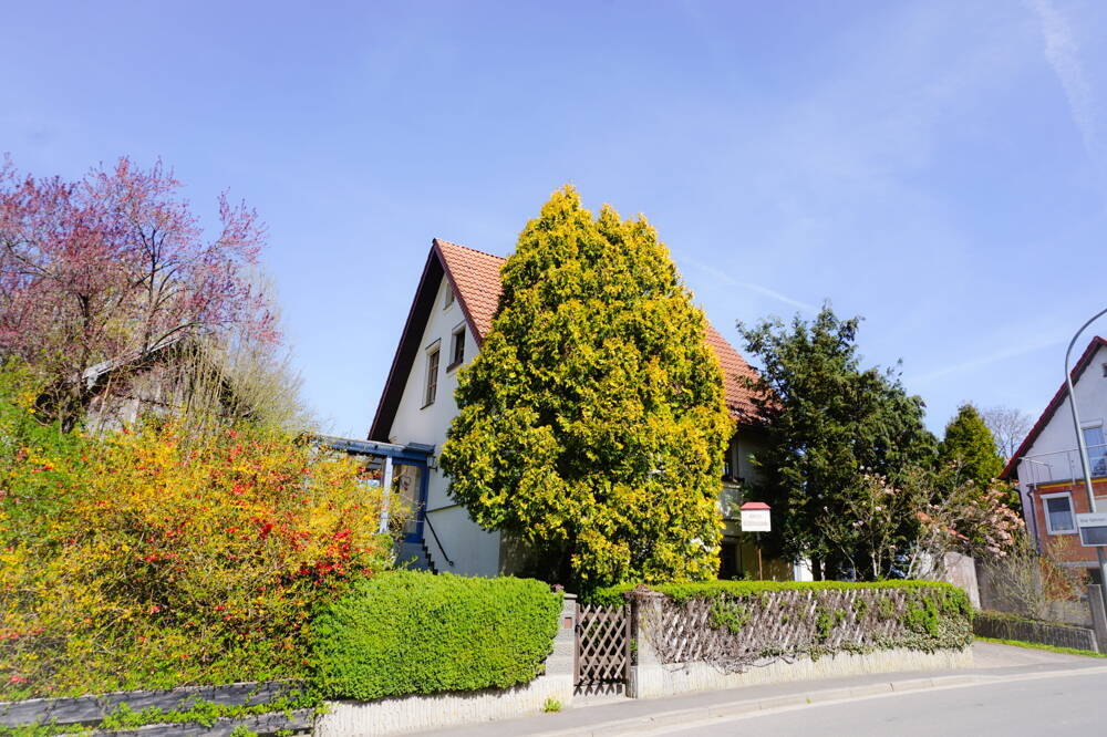 Sommer im eigenen Garten – EFH mit 3 Garagen, Garten und Gartenhaus in Hummeltal, 95503 Hummeltal