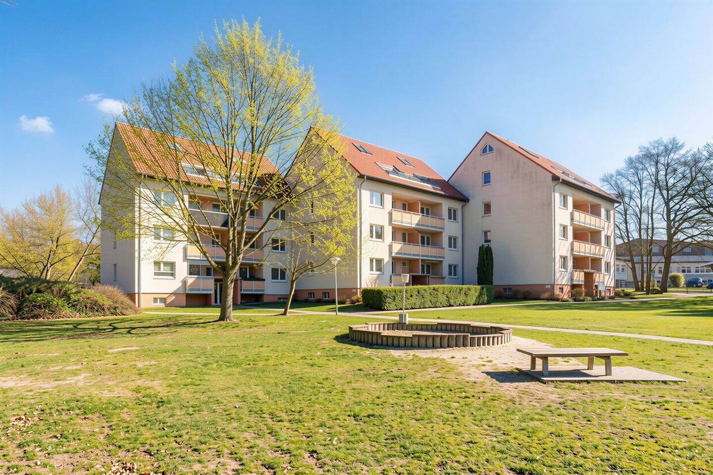 Raised ground floor apartment with balcony and parking space in a quiet location, 14542 Werder (Havel)