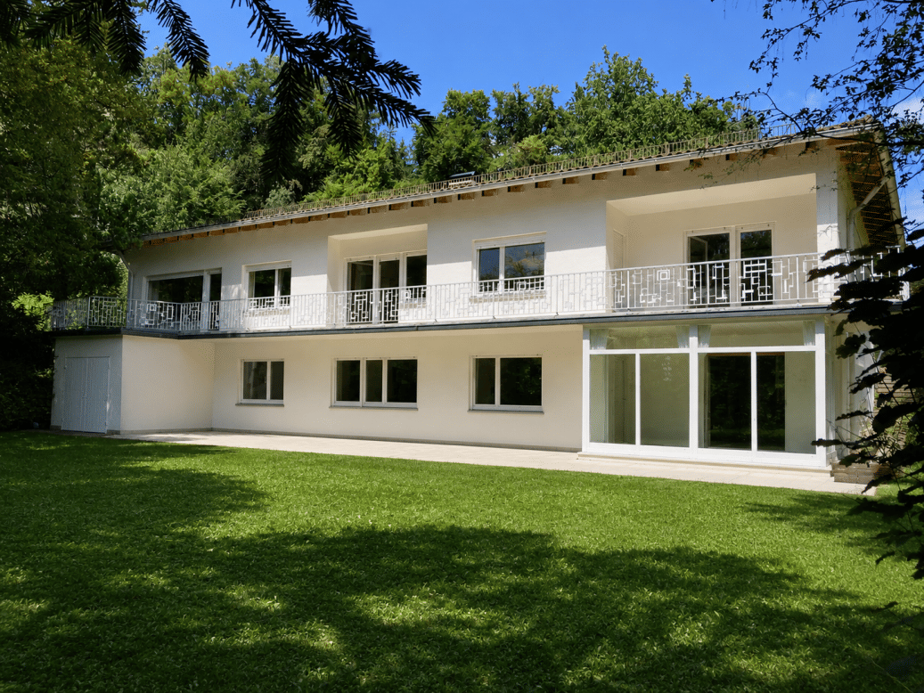 Charmante Villa mit Einliegerwohnung in begehrter Waldrandlage von Icking – großzügiges Wohnen mit viel Potenzial, 82057 Icking