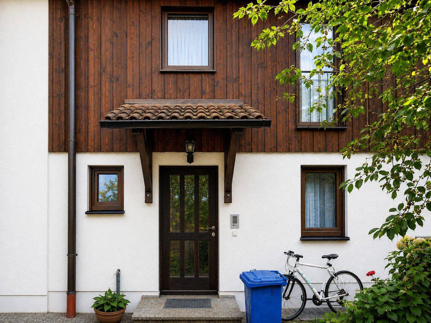 Modernisiertes Reihenmittelhaus mit Garten, Balkon und Keller in München-Perlach, 81377 München (Hadern Sendling-Westpark)