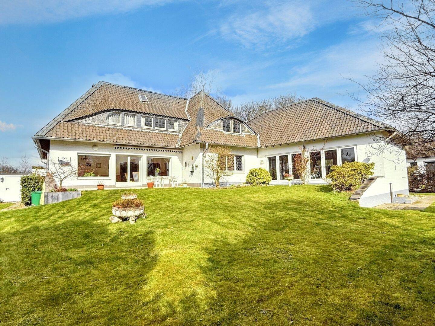 GROSSZÜGIGES EINFAMILIENHAUS MIT SCHWIMMBAD IN KREFELD-KLIEDBRUCH!, 47803 Krefeld