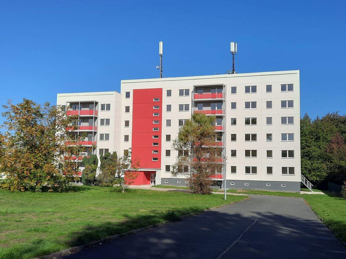 Moderne 2,5 – Raum Dachgeschosswohnung mit Balkon und Aufzug in Freiberg, 9599 Freiberg