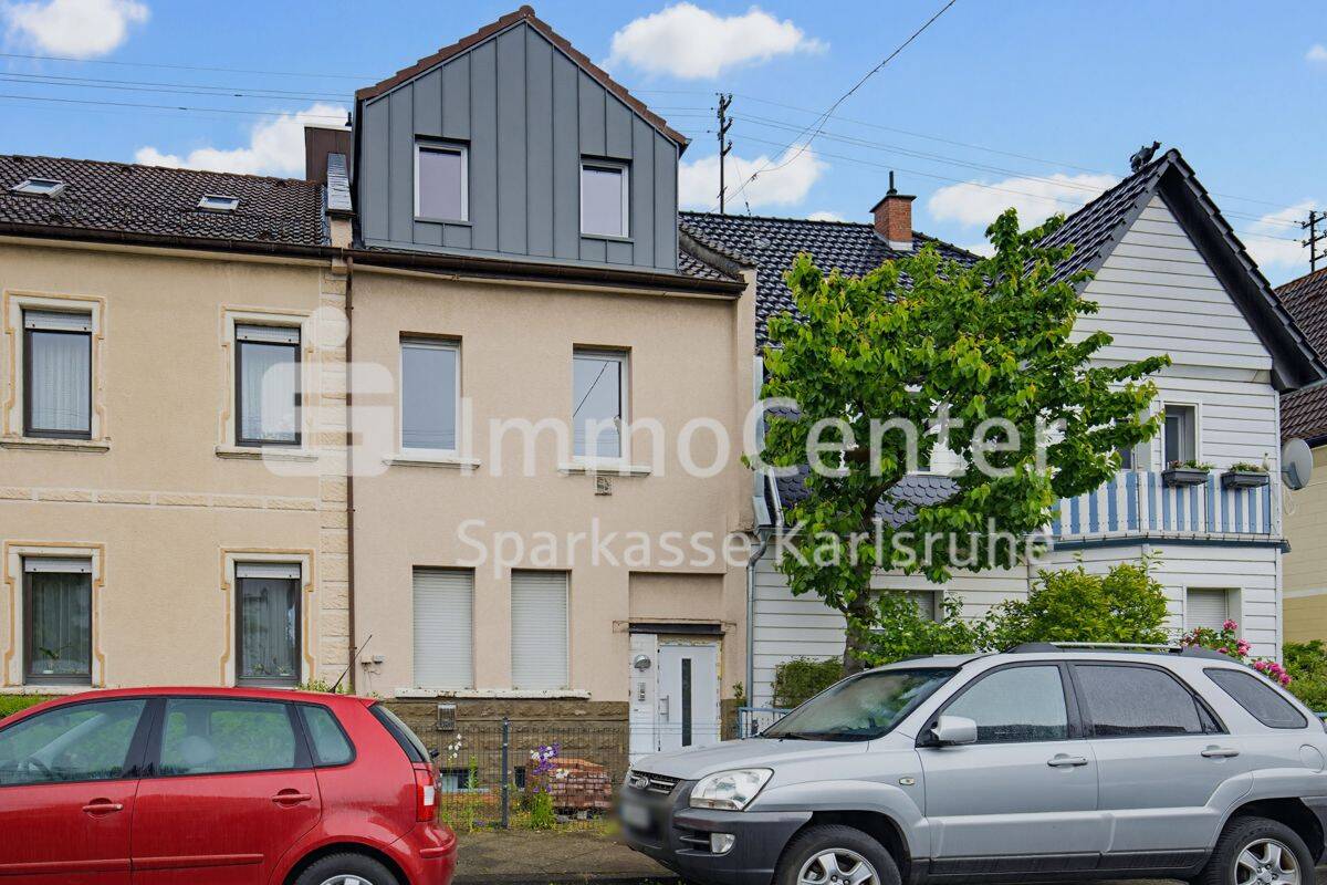 Renditekracher mit Konzept: Reihenmittelhaus mit 6 Zimmern und attraktiver Einzelvermietungsstruktur, 76187 Karlsruhe (Knielingen Maxau Mühlburg Nordweststadt)