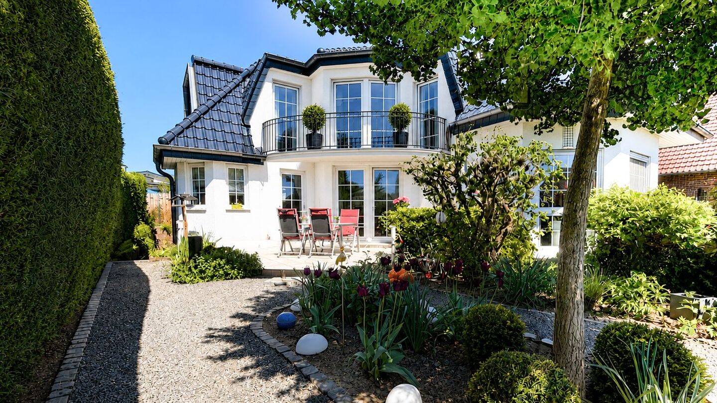 Maximale Privatsphäre im Grünen: Großes Familienhaus mit separatem Apartment, 53797 Lohmar