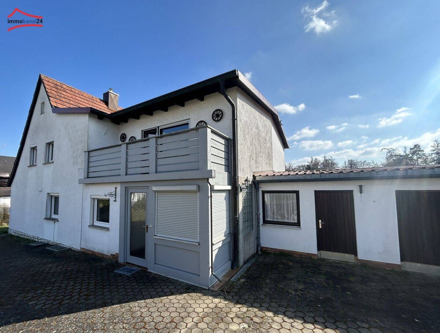 Charmante Doppelhaushälfte mit Balkon und Entwicklungspotenzial in 91757 Treuchtlingen, 91757 Treuchtlingen