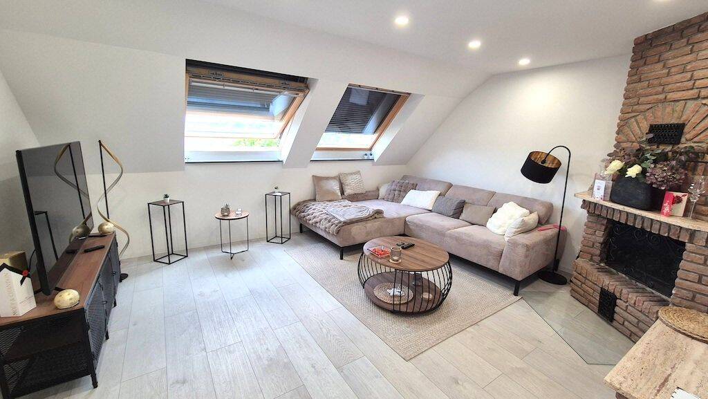 Exklusive, frisch sanierte 3-Zimmer-Maisonette auf 115m² mit Kamin und Stellplatz in Mündelheim, 47259 Duisburg (Huckingen Hüttenheim Mündelheim Ungelsheim Wanheim-Angerhausen)
