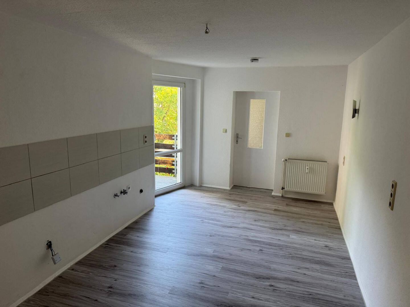 Sehr schöne 3 Raum Wohnung mit Balkon, Bad mit Dusche, Wanne – 6406 Bernburg (Saale) – Vorschaubild 7