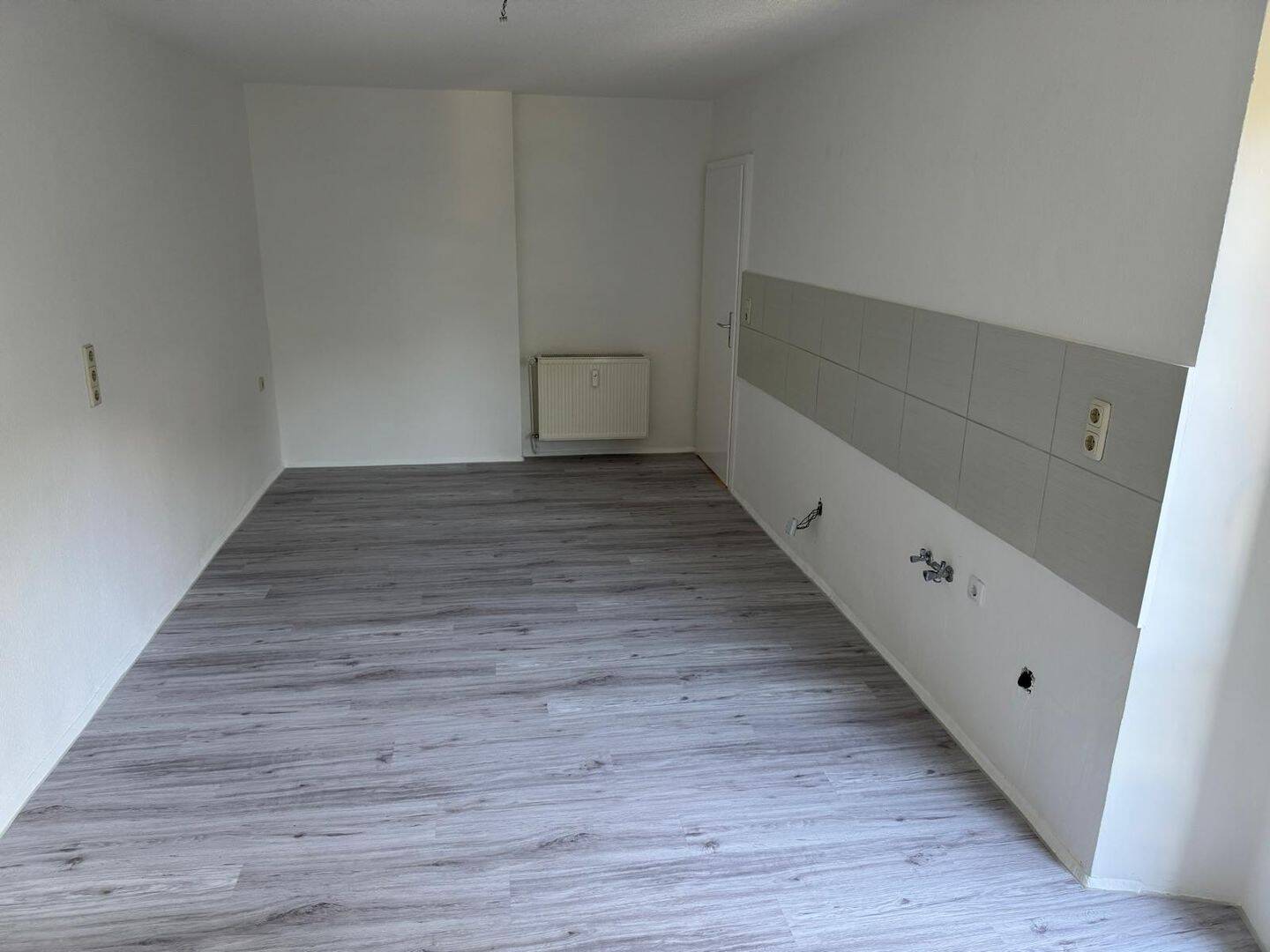 Sehr schöne 3 Raum Wohnung mit Balkon, Bad mit Dusche, Wanne – 6406 Bernburg (Saale) – Vorschaubild 8