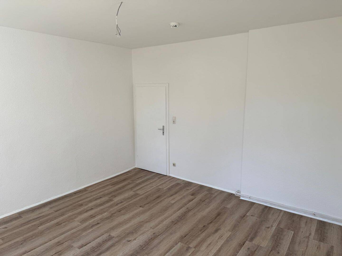 Sehr schöne 3 Raum Wohnung mit Balkon, Bad mit Dusche, Wanne – 6406 Bernburg (Saale) – Vorschaubild 10