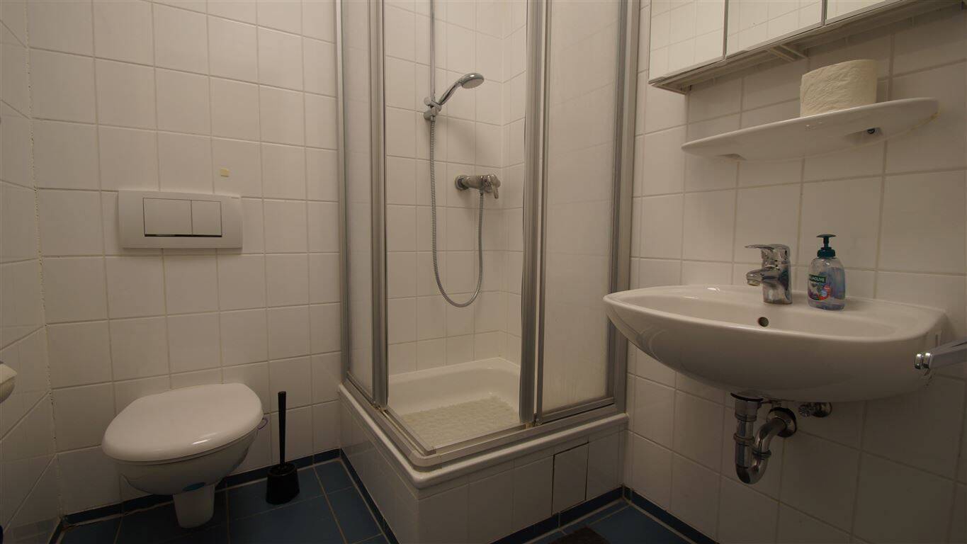 Perfekt für Studium & Ausbildung – möbliertes Apartment mit Duschbad & Pantryküche zu vermieten! – 18273 Güstrow – Vorschaubild 4