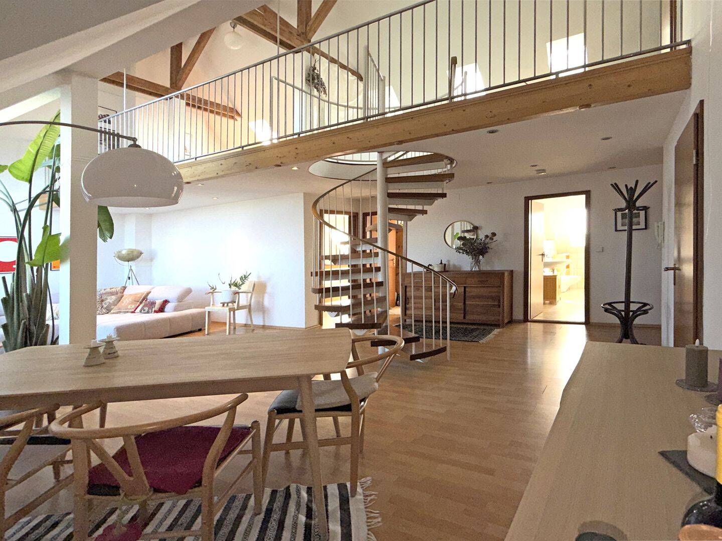 bezugsfreie DG Wohnung in Babelsberg in bester Lage mit Aufzug, 14482 Potsdam (Babelsberg Nord Babelsberg Süd Klein Glienicke)