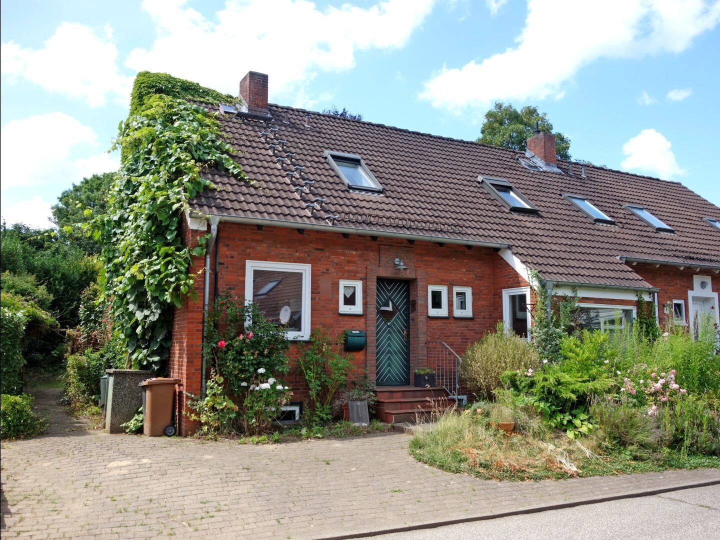 Solide Doppelhaushälfte in bevorzugter ruhiger Sackgassenlage in Itzehoe, 25524 Itzehoe