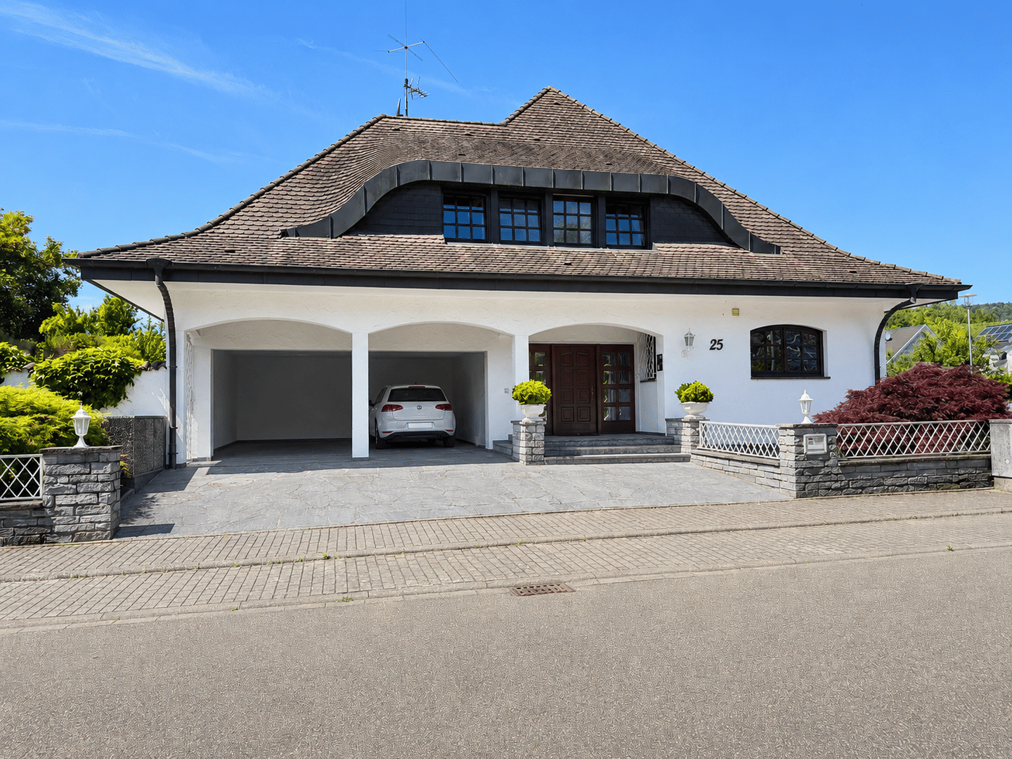 Repräsentatives, freistehendes EFH mit ELW in guter Lage von Bötzingen, hochwertig ausgestattet, gepflegt, nach Absprache frei, 79268 Bötzingen