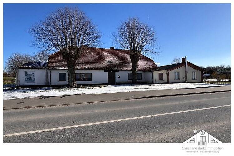 Wohnhaus mit Gastwirtschaft auf großem Grundstück im Außenbereich zu verkaufen, 23974 Neuburg
