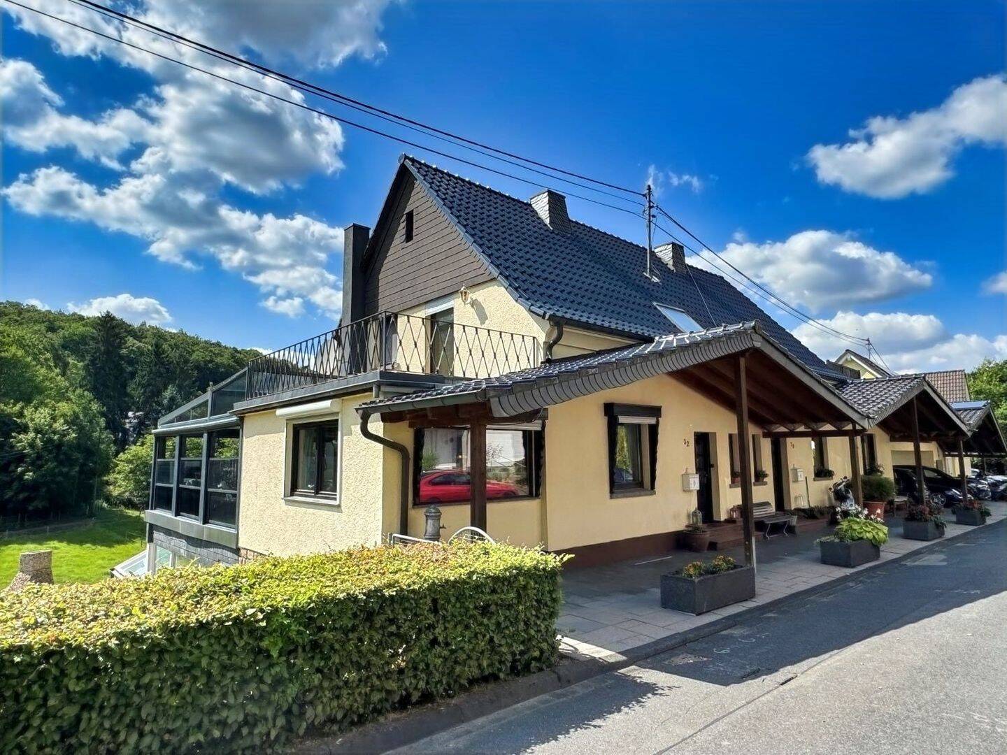 Exklusives Wohnen mit Schwimmbad, Sauna und einzigartigem Gartenambiente, 53577 Neustadt (Wied)