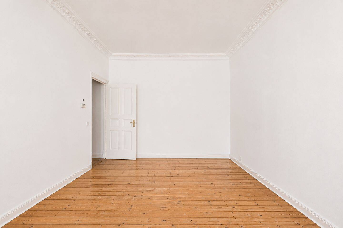 Kernsanierte Altbauwohnung vereint mit modernstem Wohnkomfort – 10439 Berlin – Vorschaubild 3