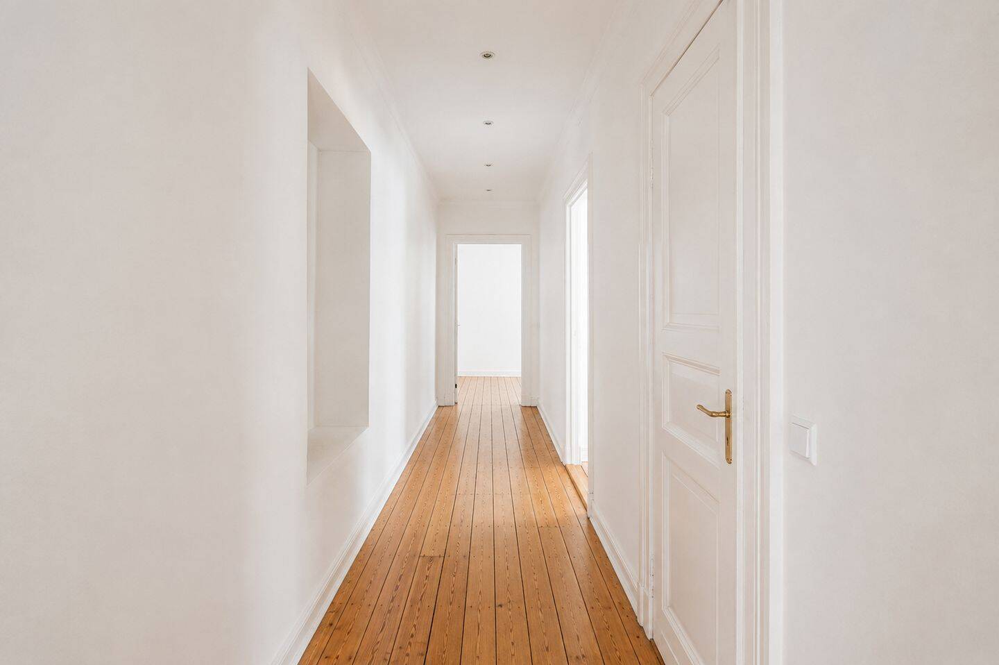 Kernsanierte Altbauwohnung vereint mit modernstem Wohnkomfort – 10439 Berlin – Vorschaubild 4