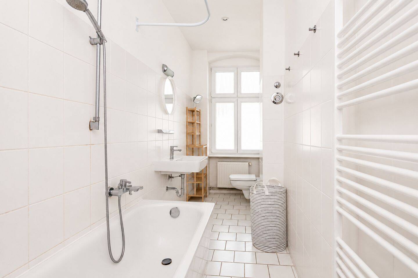 Kernsanierte Altbauwohnung vereint mit modernstem Wohnkomfort – 10439 Berlin – Vorschaubild 7