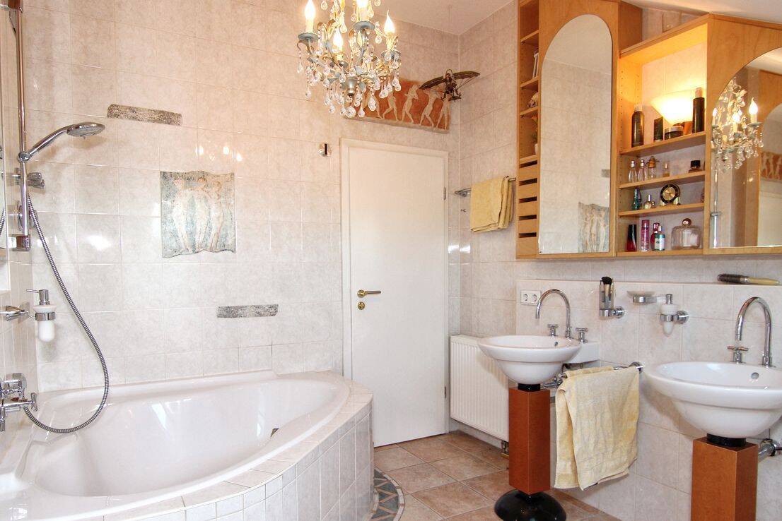 3-Zimmer-DG-Wohnung (103 m²) mit EBK, Klimaanlage, Terrasse, Garten und ebenerdigem Zugang – 70327 Stuttgart – Vorschaubild 8