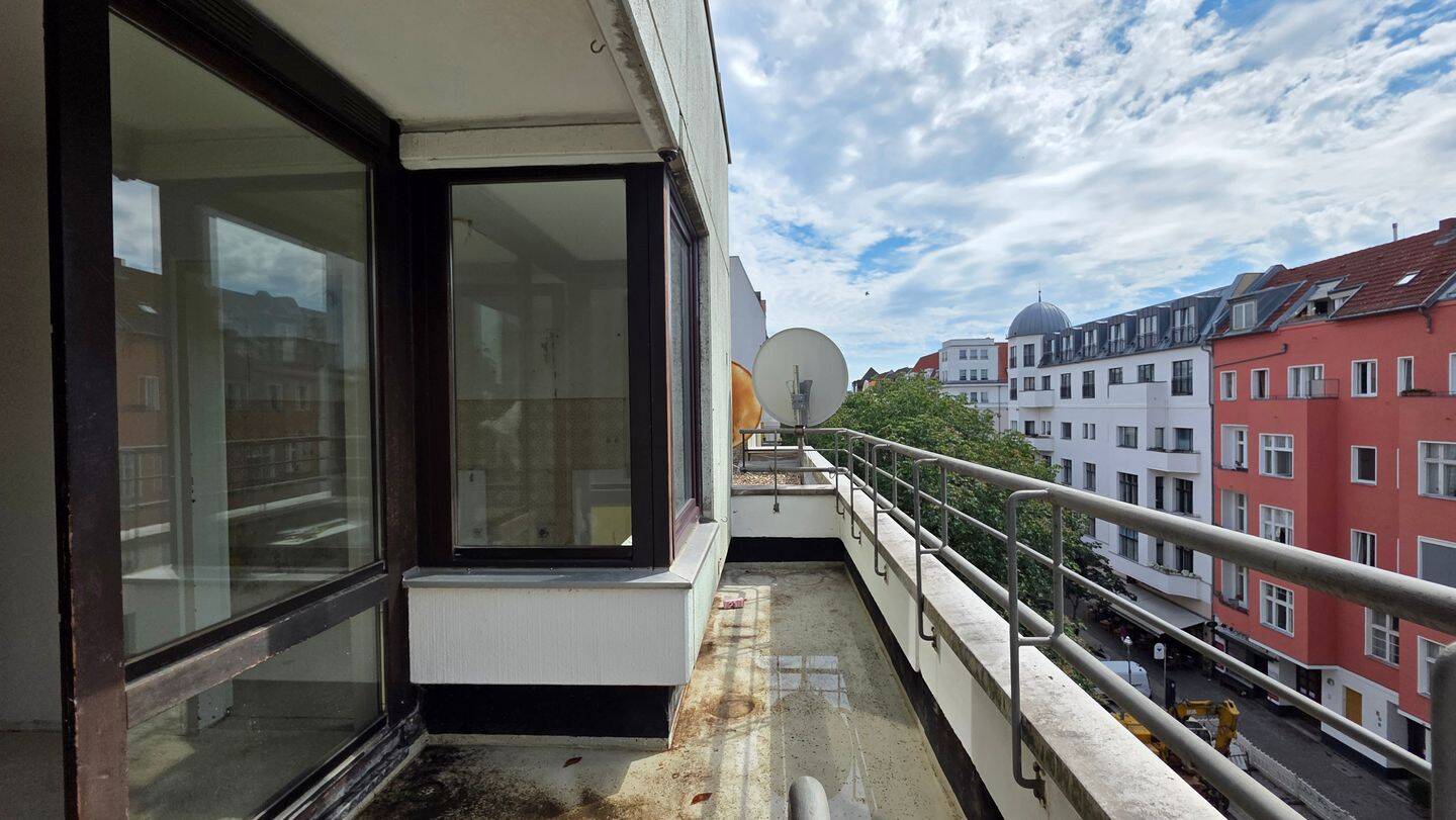 Freie 2-Zimmer-Wohnung mit Dachterrasse und Fahrstuhl nur 300 Meter vom Kudamm! – 10629 Berlin – Vorschaubild 3