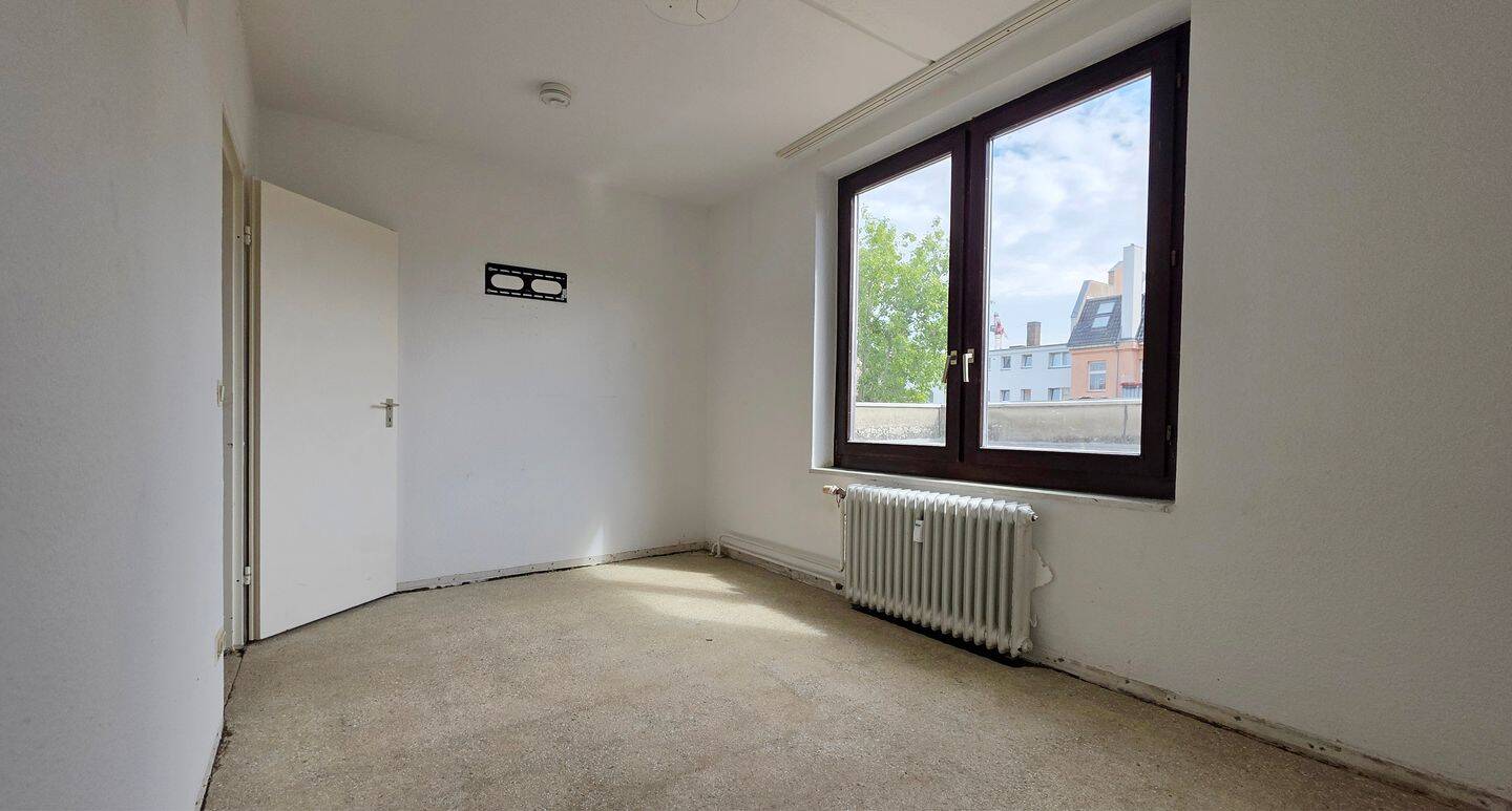 Freie 2-Zimmer-Wohnung mit Dachterrasse und Fahrstuhl nur 300 Meter vom Kudamm! – 10629 Berlin – Vorschaubild 4