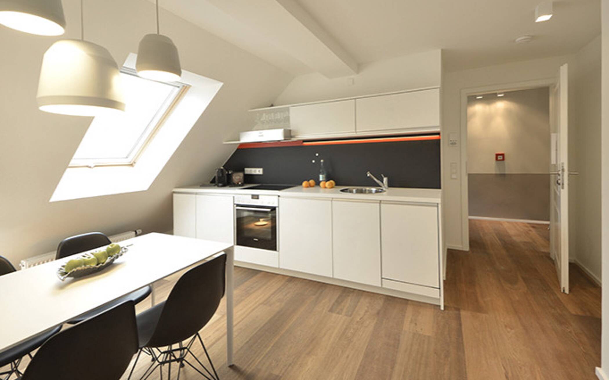 Design 3-Zimmerwohnung im Stuttgarter Zentrum für Zeitwohnen ab 1 Monat – 70178 Stuttgart – Vorschaubild 2